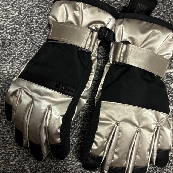 Zara Black and Tan Kids Mittens - Picture 3 of 4